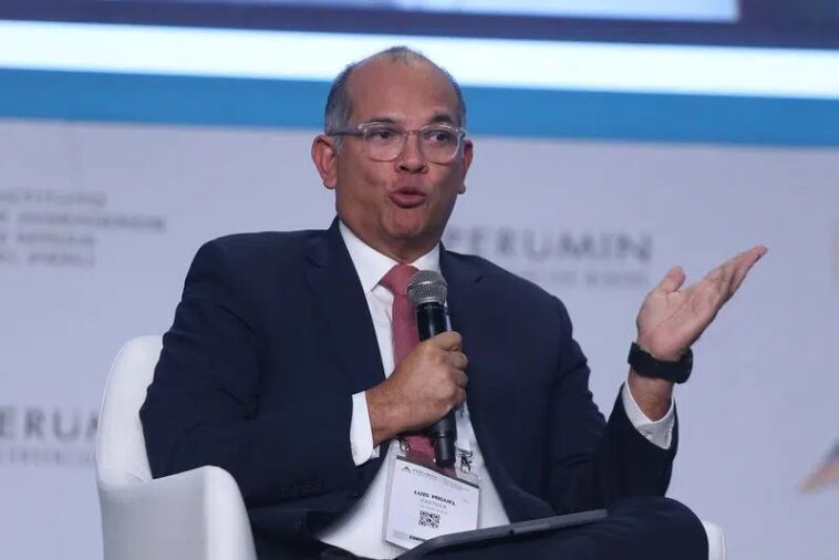 El Estado afronta 24 arbitrajes internacionales, casi la mitad vinculados al sector minero-energético. Director de Videnza advierte que el impacto frena inversiones y compromete el desarrollo de las regiones.