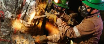 Director de Videnza Instituto advierte que, en un contexto de precios récord de los metales, el sector enfrenta trabas regulatorias, conflictos de inversión y falta de liderazgo político.