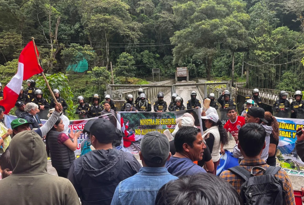 Disputas e intereses locales mantienen al principal destino turístico del país en crisis. La falta de autoridad estatal ha permitido que un patrimonio nacional se vea envuelto en pérdidas que superan los S/75 millones. Cusco podría entrar en recesión en 2026.