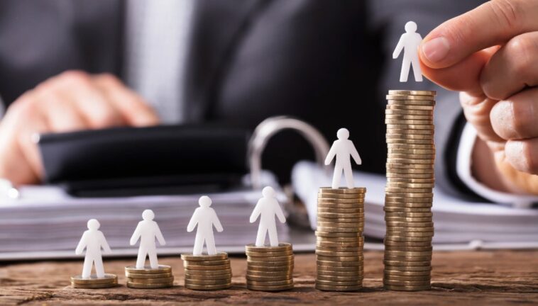 ComexPerú alerta que el aumento de sueldos en el Estado duplica al del sector privado y advierte que un gasto ineficiente puede afectar la estabilidad económica del país.