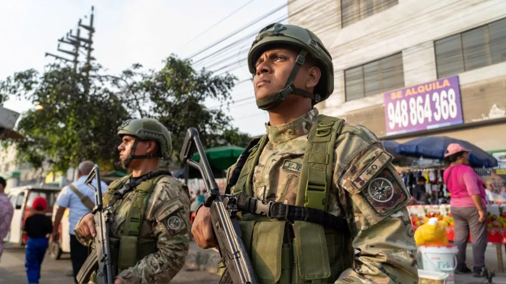 La medida reduce algunos delitos por corto tiempo, pero afecta la actividad económica: restaurantes y comercios nocturnos reportan caídas de hasta 40 % en sus ingresos, advierte economista de Redes.