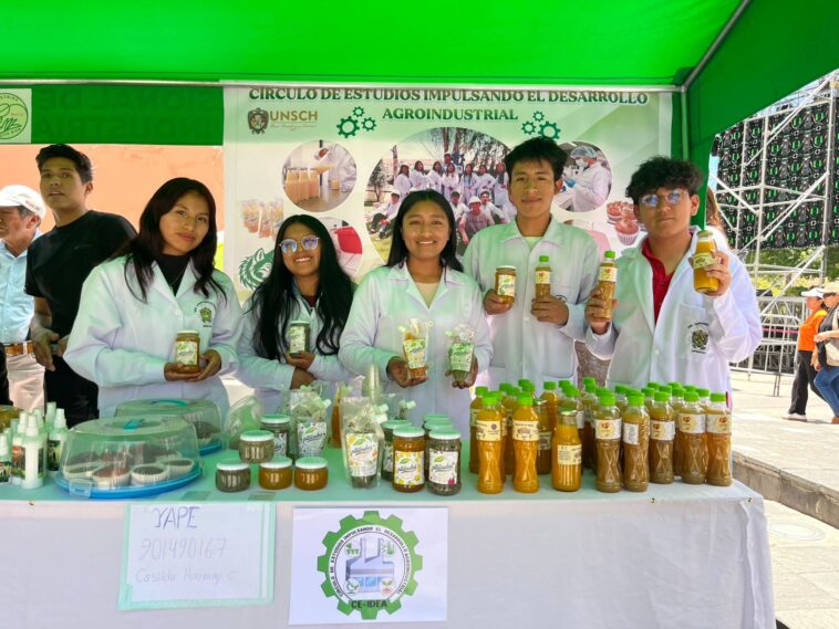 El Círculo de Estudios “Impulsando el Desarrollo Agroindustrial” presentó una línea de productos naturales elaborados con cúrcuma, quinua, cocona y entre otros, con la finalidad de promover una alimentación saludable y prevenir enfermedades crónicas.